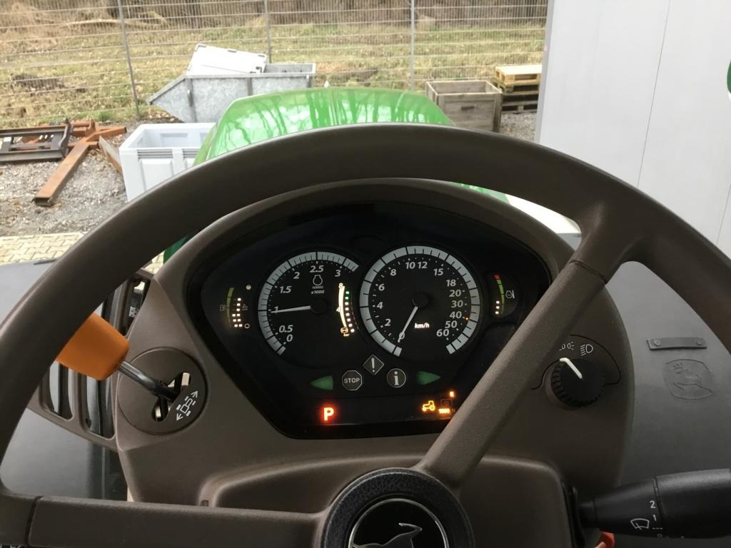 Трактор John Deere 6250R: слика 15 Трактор John Deere 6250R: слика 15