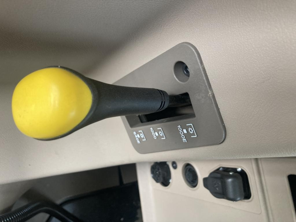 John Deere 6M240 - Трактор: слика 4 John Deere 6M240 - Трактор: слика 4