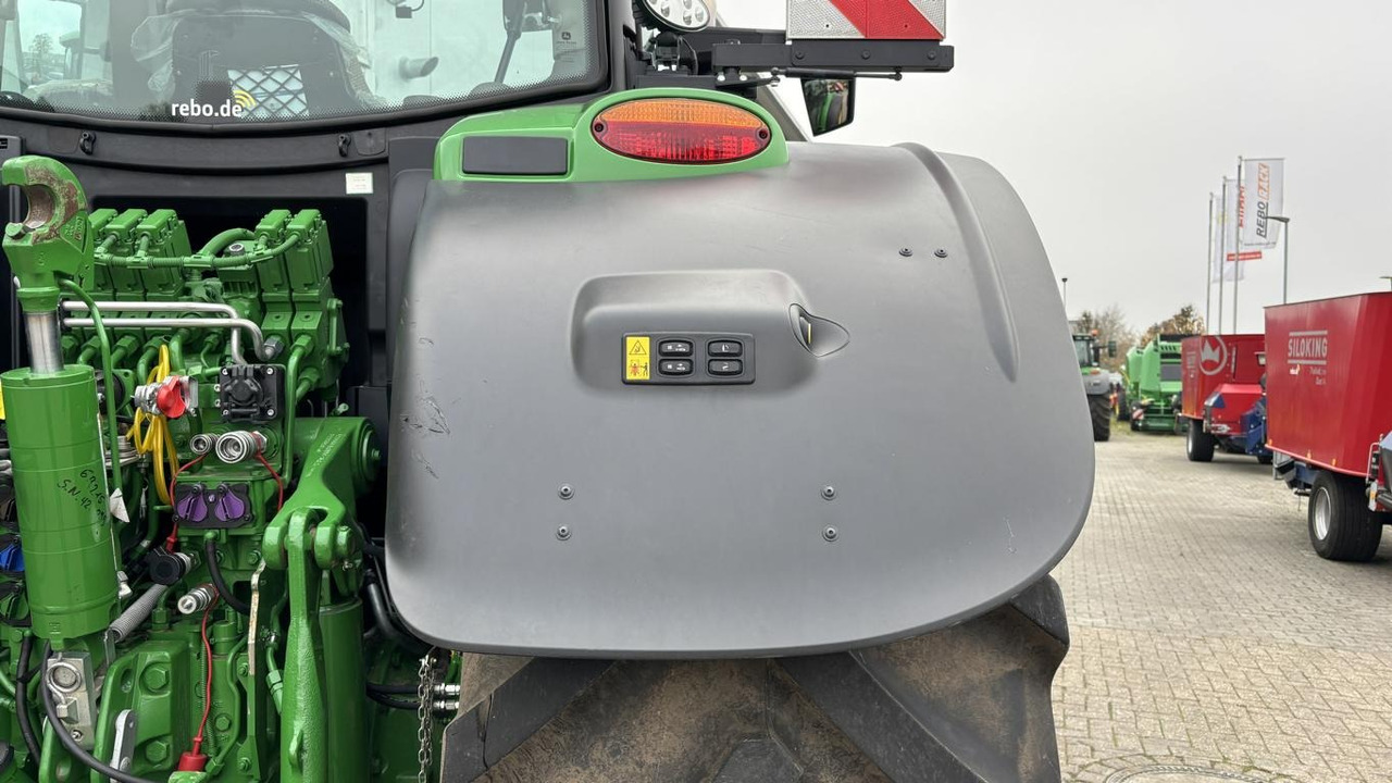 John Deere 6R215 - Трактор: слика 4 John Deere 6R215 - Трактор: слика 4