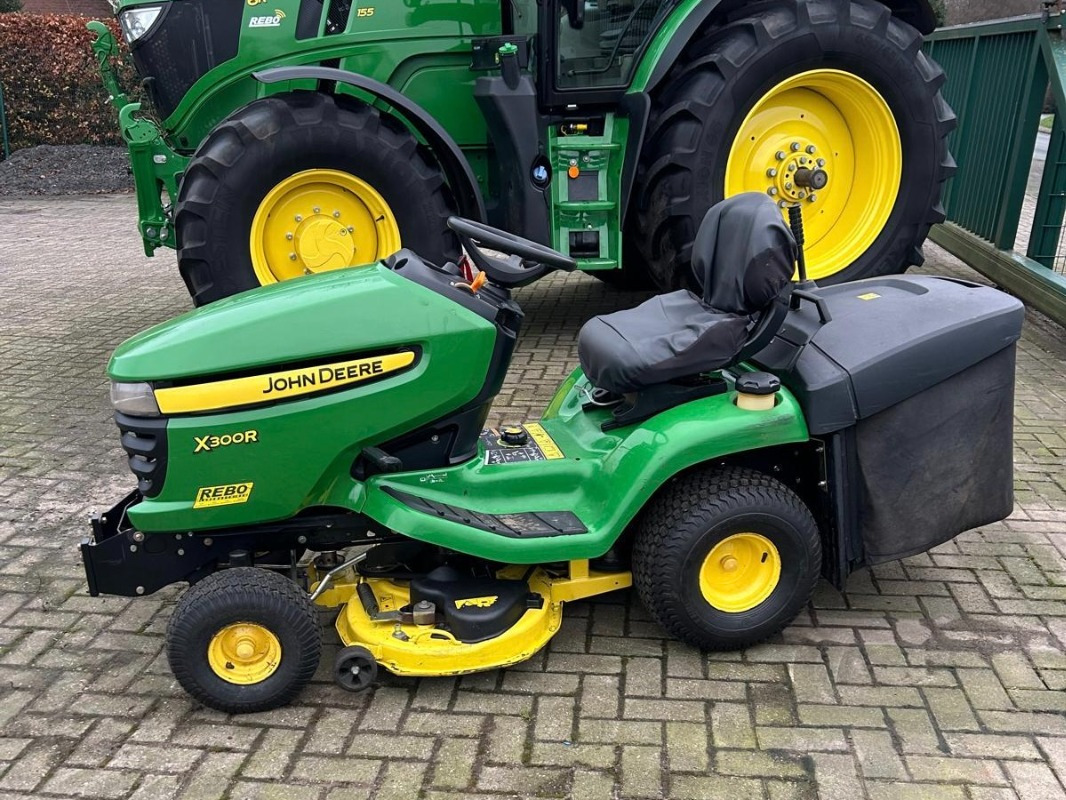 John Deere X305R RASENTRAKTOR (MY11) - Косилка: слика 1 John Deere X305R RASENTRAKTOR (MY11) - Косилка: слика 1