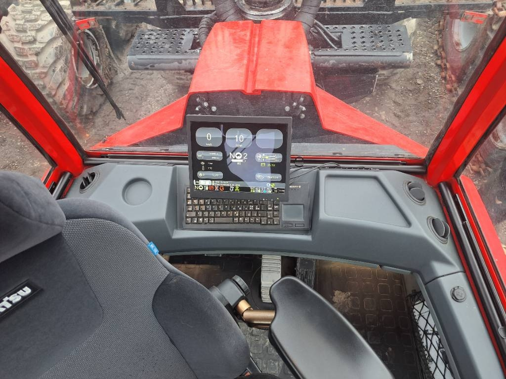 Komatsu 855  - Пренесувач на стебла: слика 3 Komatsu 855  - Пренесувач на стебла: слика 3