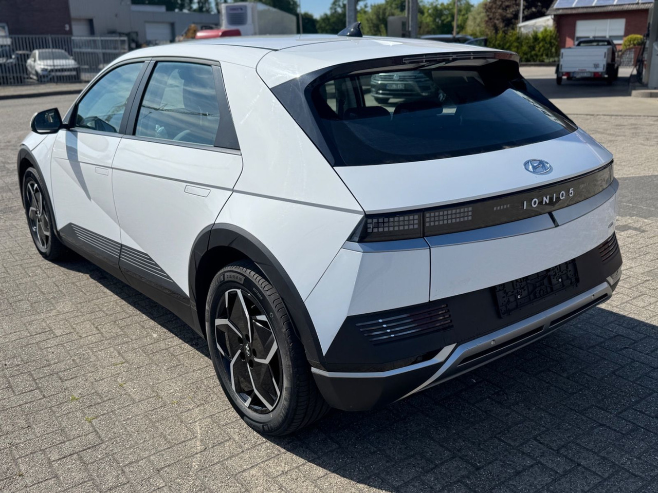 Hyundai IONIQ 5 Elektro 4WD 9.000 KM!!! - Седан: слика 4 Hyundai IONIQ 5 Elektro 4WD 9.000 KM!!! - Седан: слика 4
