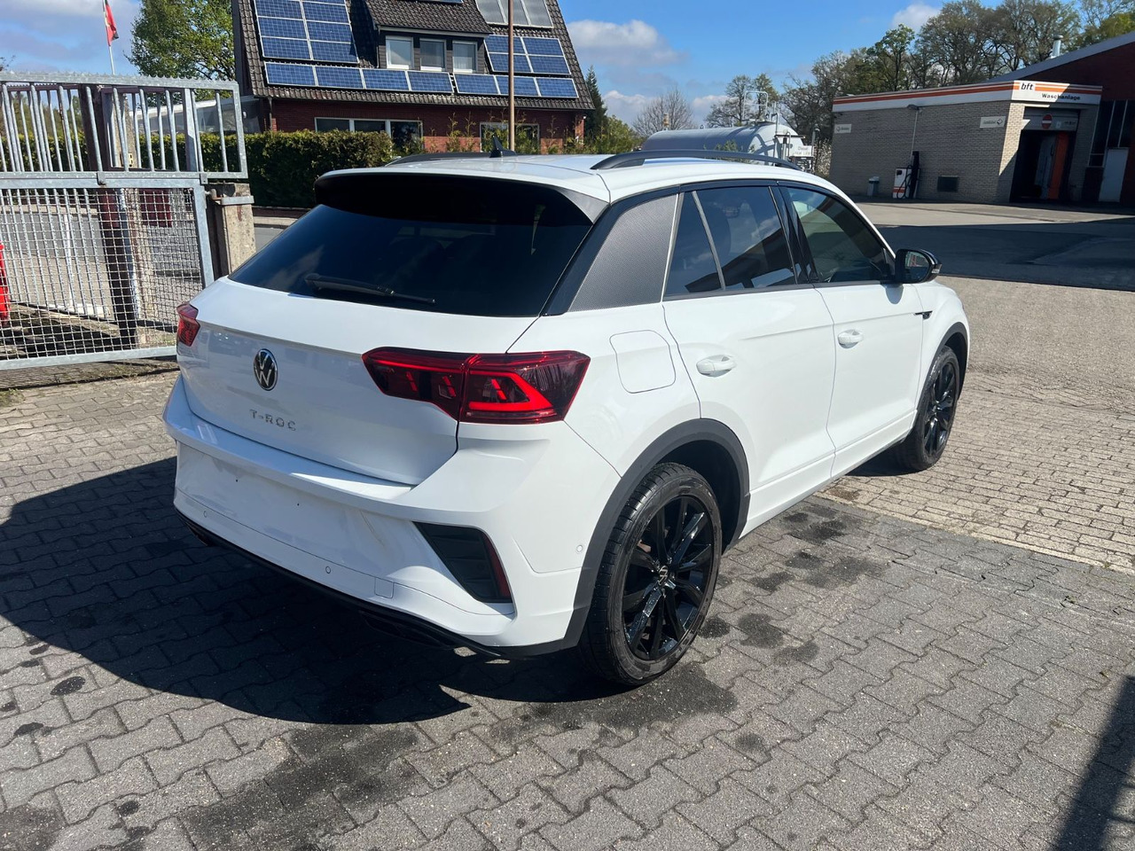 Volkswagen T-Roc R-Line 1.0 TSI Black Edition - Автомобил: слика 4 Volkswagen T-Roc R-Line 1.0 TSI Black Edition - Автомобил: слика 4