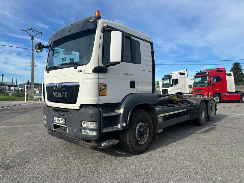 MAN TGS - Камион со кука за подигање: слика 1 MAN TGS - Камион со кука за подигање: слика 1