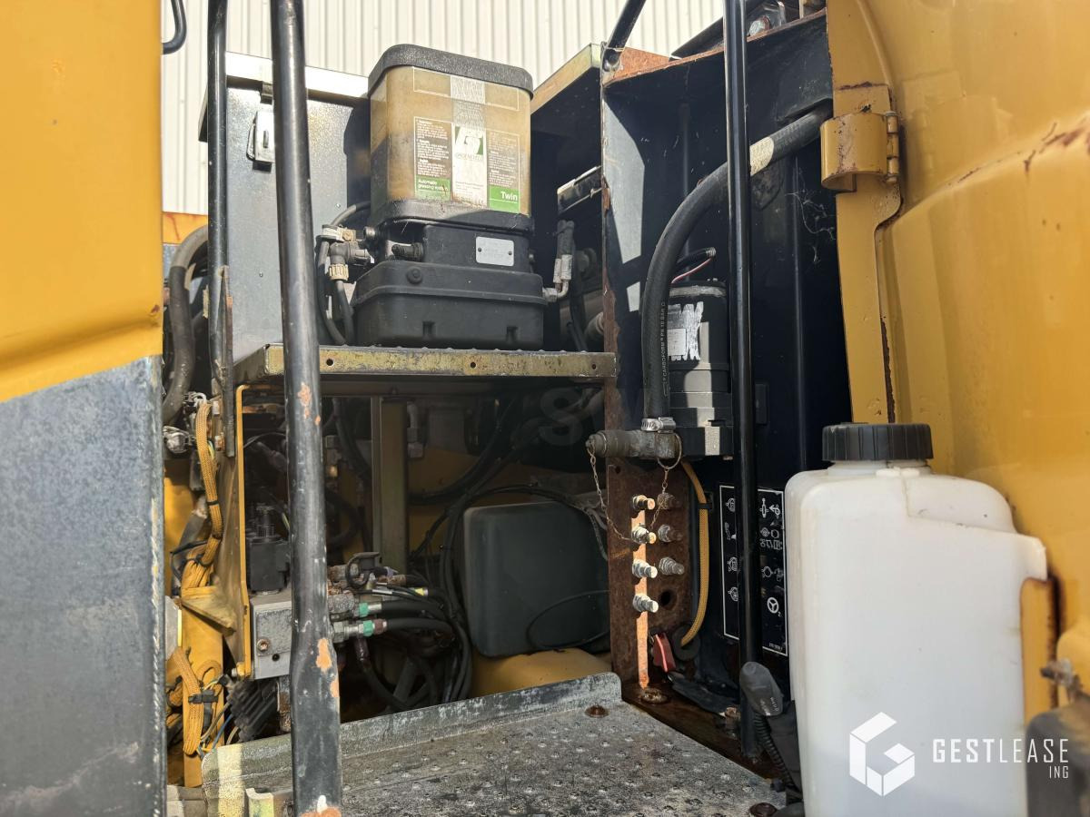 Багер на тркала Caterpillar M313D: слика 10