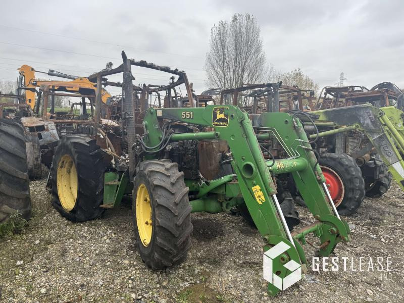 John Deere 5720 - Трактор: слика 2 John Deere 5720 - Трактор: слика 2