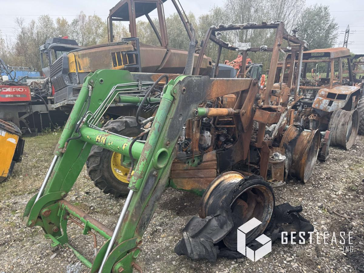 John Deere 5720 - Трактор: слика 1 John Deere 5720 - Трактор: слика 1