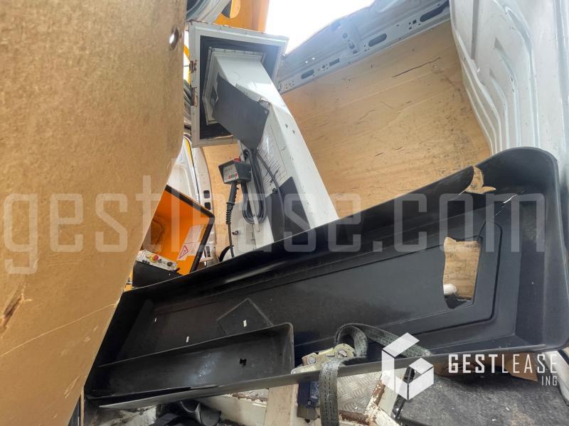 Лизинг на Renault MASTER 3 2.3 DCI 125 avec nacelle KLUBB Renault MASTER 3 2.3 DCI 125 avec nacelle KLUBB: слика 9