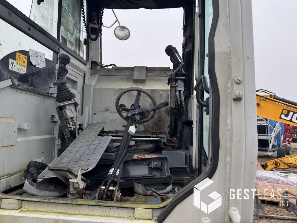 Багер на тркала Takeuchi TB295W: слика 6