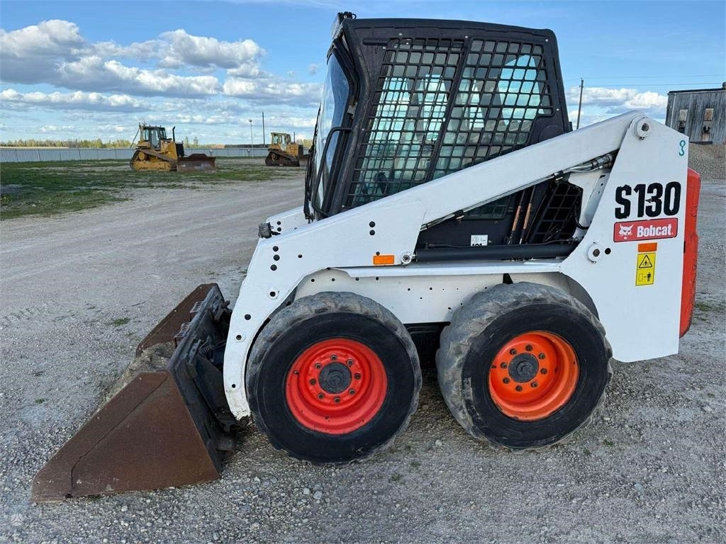 Bobcat S130 - Компактен натоварувач: слика 3 Bobcat S130 - Компактен натоварувач: слика 3