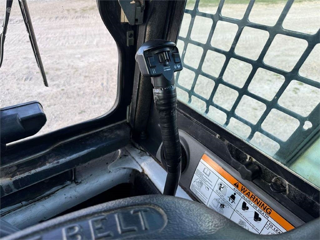 Компактен натоварувач Bobcat S130: слика 21