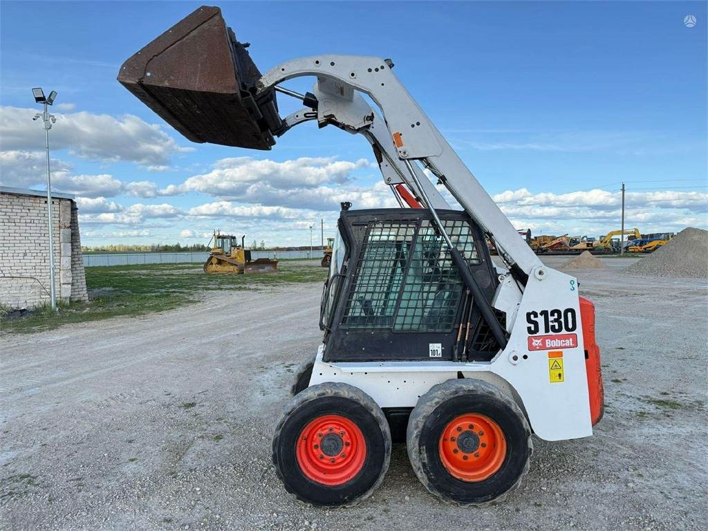 Bobcat S130 - Компактен натоварувач: слика 4 Bobcat S130 - Компактен натоварувач: слика 4