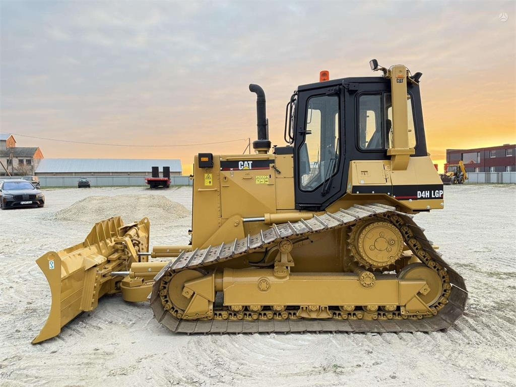 CAT D4H LGP USA MADE - Булдожер: слика 2 CAT D4H LGP USA MADE - Булдожер: слика 2