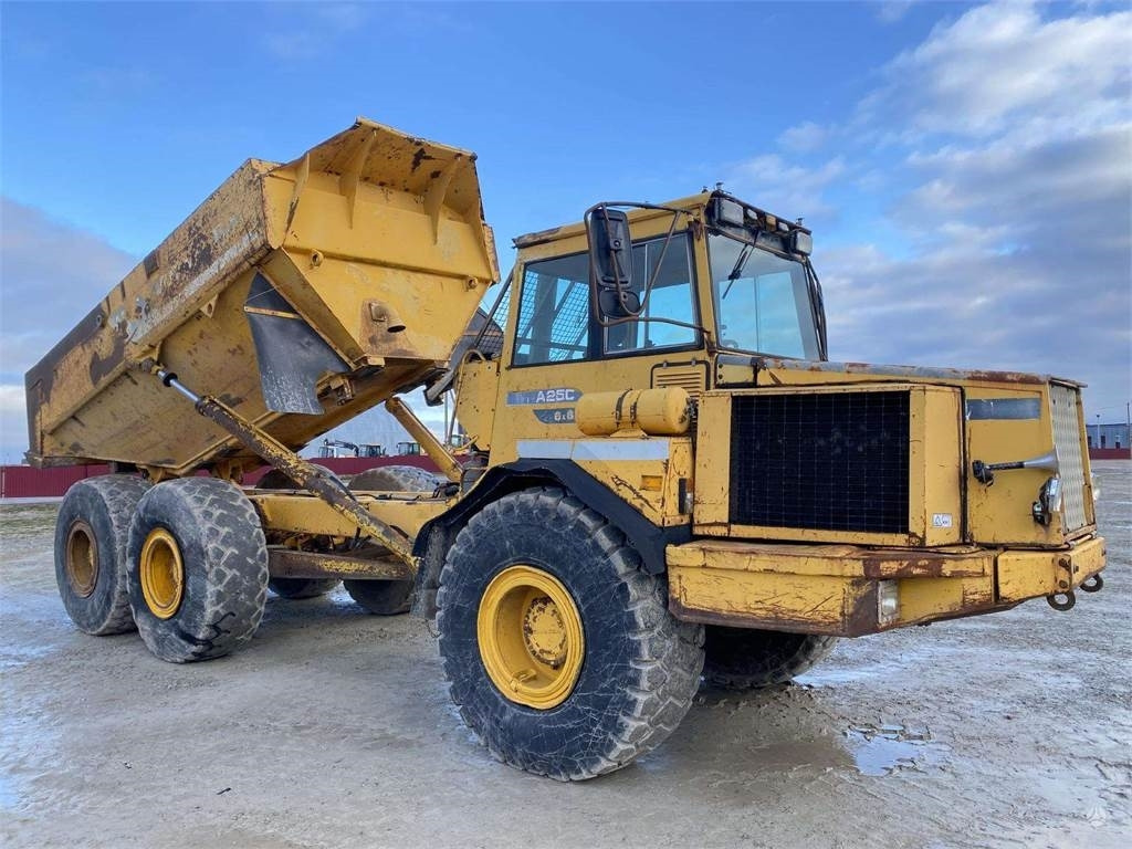 Volvo A25C , Nr.4 - Зглобен истоварувач: слика 1 Volvo A25C , Nr.4 - Зглобен истоварувач: слика 1