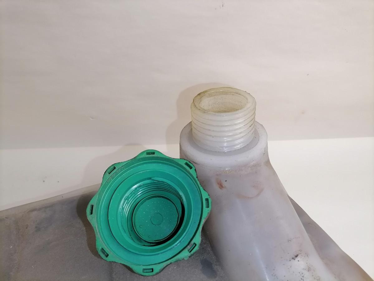 MAN Expansion tank 81061026203 - Универзален дел за Камион: слика 4 MAN Expansion tank 81061026203 - Универзален дел за Камион: слика 4