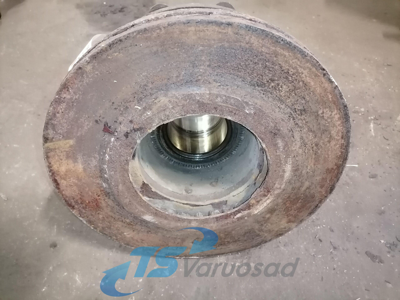 MAN Rear axel hub 81357010155 - Глава на тркало за Камион: слика 4 MAN Rear axel hub 81357010155 - Глава на тркало за Камион: слика 4