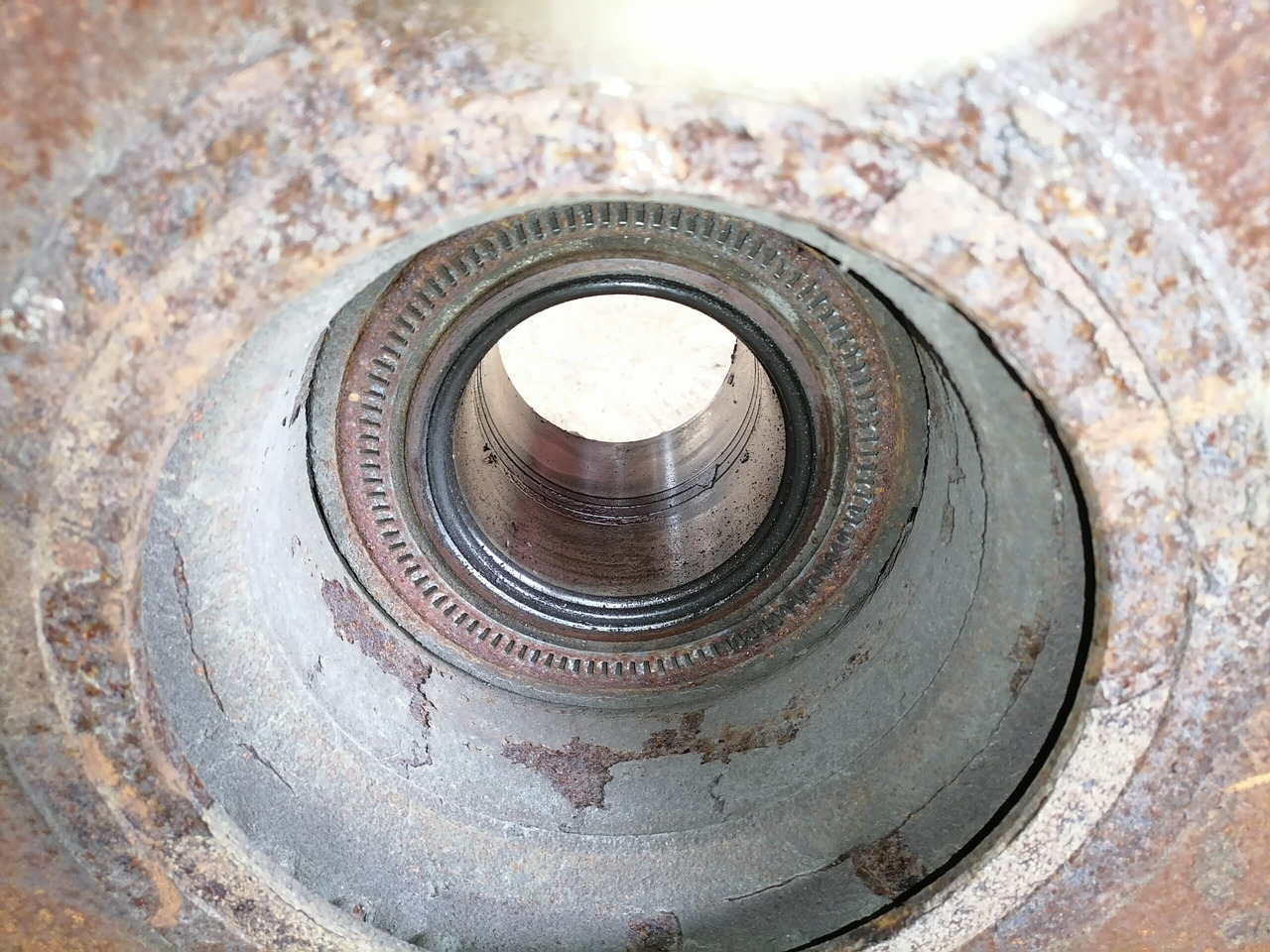 MAN Rear axel hub 81357013155 - Глава на тркало за Камион: слика 3 MAN Rear axel hub 81357013155 - Глава на тркало за Камион: слика 3