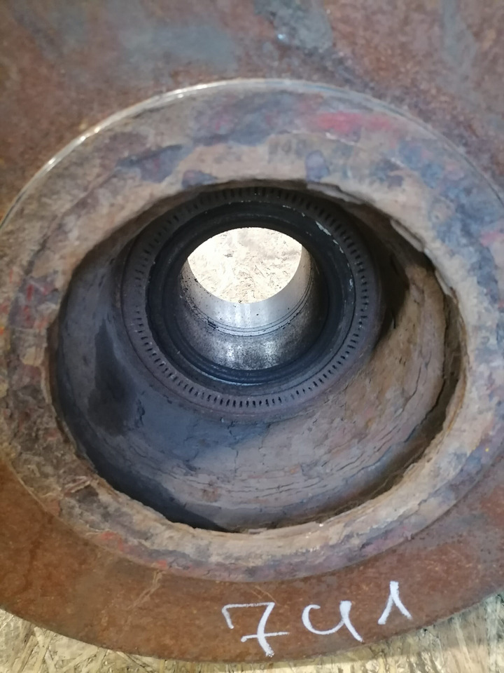 MAN Rear axel hub 81357013155 - Глава на тркало за Камион: слика 2 MAN Rear axel hub 81357013155 - Глава на тркало за Камион: слика 2
