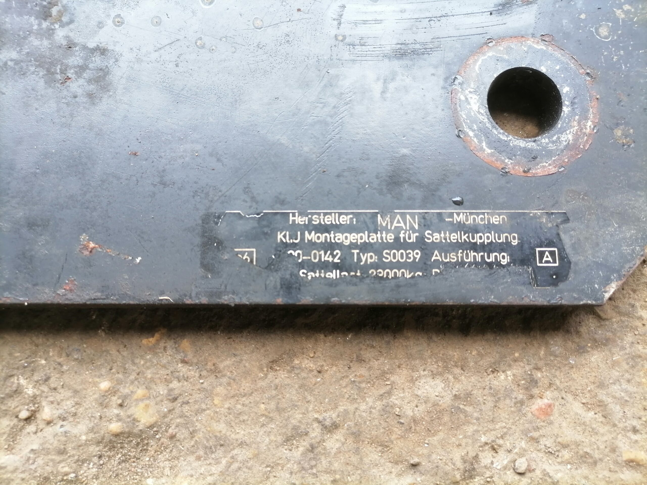 MAN Saddle plate 81427150036 - Спојка на петто тркало за Камион: слика 4 MAN Saddle plate 81427150036 - Спојка на петто тркало за Камион: слика 4