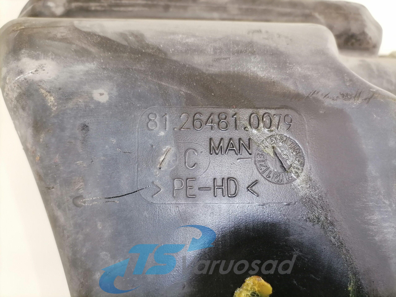 MAN Windscreen washer fluid tank 81264810079 - Бришач за Камион: слика 3 MAN Windscreen washer fluid tank 81264810079 - Бришач за Камион: слика 3