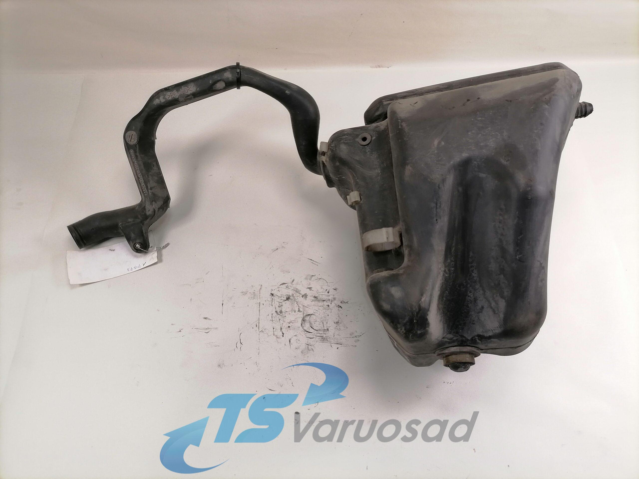 MAN Windscreen washer fluid tank 81264810079 - Бришач за Камион: слика 2 MAN Windscreen washer fluid tank 81264810079 - Бришач за Камион: слика 2