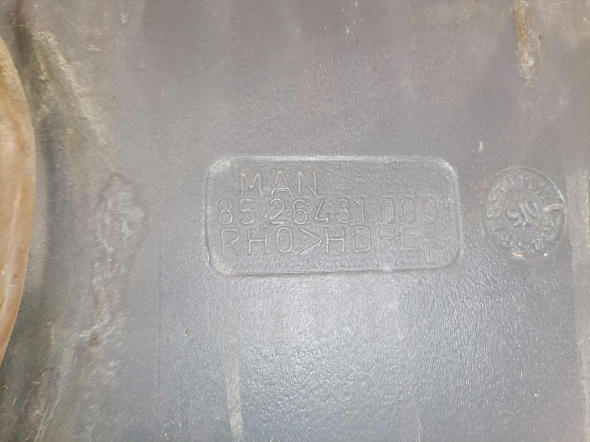 MAN Windscreen washer fluid tank 85264810001 - Бришач за Камион: слика 5 MAN Windscreen washer fluid tank 85264810001 - Бришач за Камион: слика 5