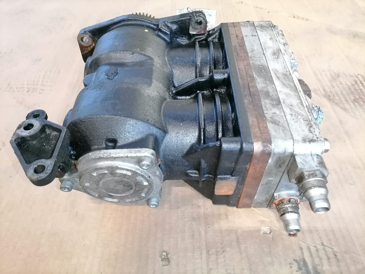 Mercedes-Benz Air compressor K165523N00 - Компресор на воздушна кочница за Камион: слика 4 Mercedes-Benz Air compressor K165523N00 - Компресор на воздушна кочница за Камион: слика 4