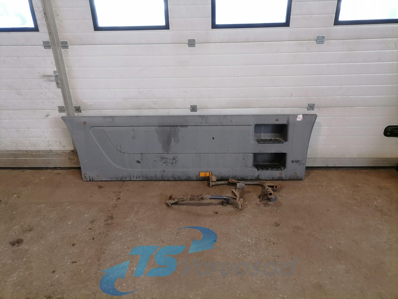 Mercedes-Benz Air deflector A9425201922 - Аеродинамика/ Спојлер за Камион: слика 1 Mercedes-Benz Air deflector A9425201922 - Аеродинамика/ Спојлер за Камион: слика 1
