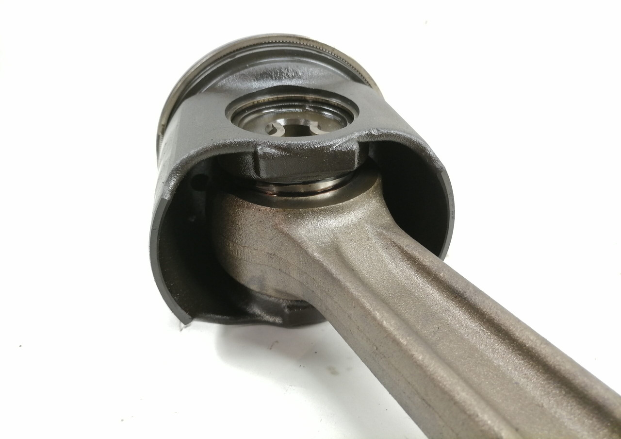 Mercedes-Benz Connecting rod + piston A4710371601 - Клипови/ Прстени/ Изолациони чаури за Камион: слика 3 Mercedes-Benz Connecting rod + piston A4710371601 - Клипови/ Прстени/ Изолациони чаури за Камион: слика 3