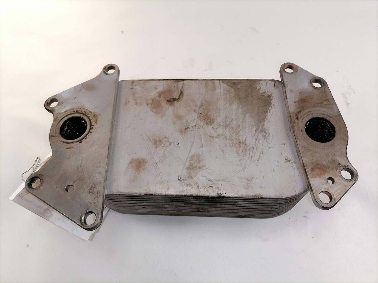 Mercedes-Benz Engine oil cooler A4711800265 - Мотор и делови за Камион: слика 4 Mercedes-Benz Engine oil cooler A4711800265 - Мотор и делови за Камион: слика 4