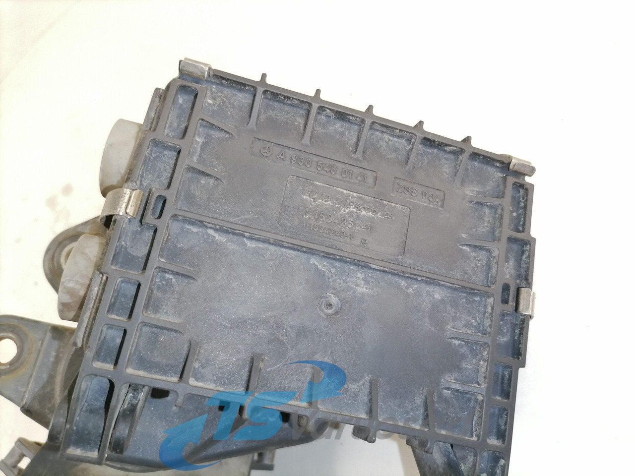 Mercedes-Benz Juhtmestiku harukarp A9305460641 - Осигурач за Камион: слика 2 Mercedes-Benz Juhtmestiku harukarp A9305460641 - Осигурач за Камион: слика 2