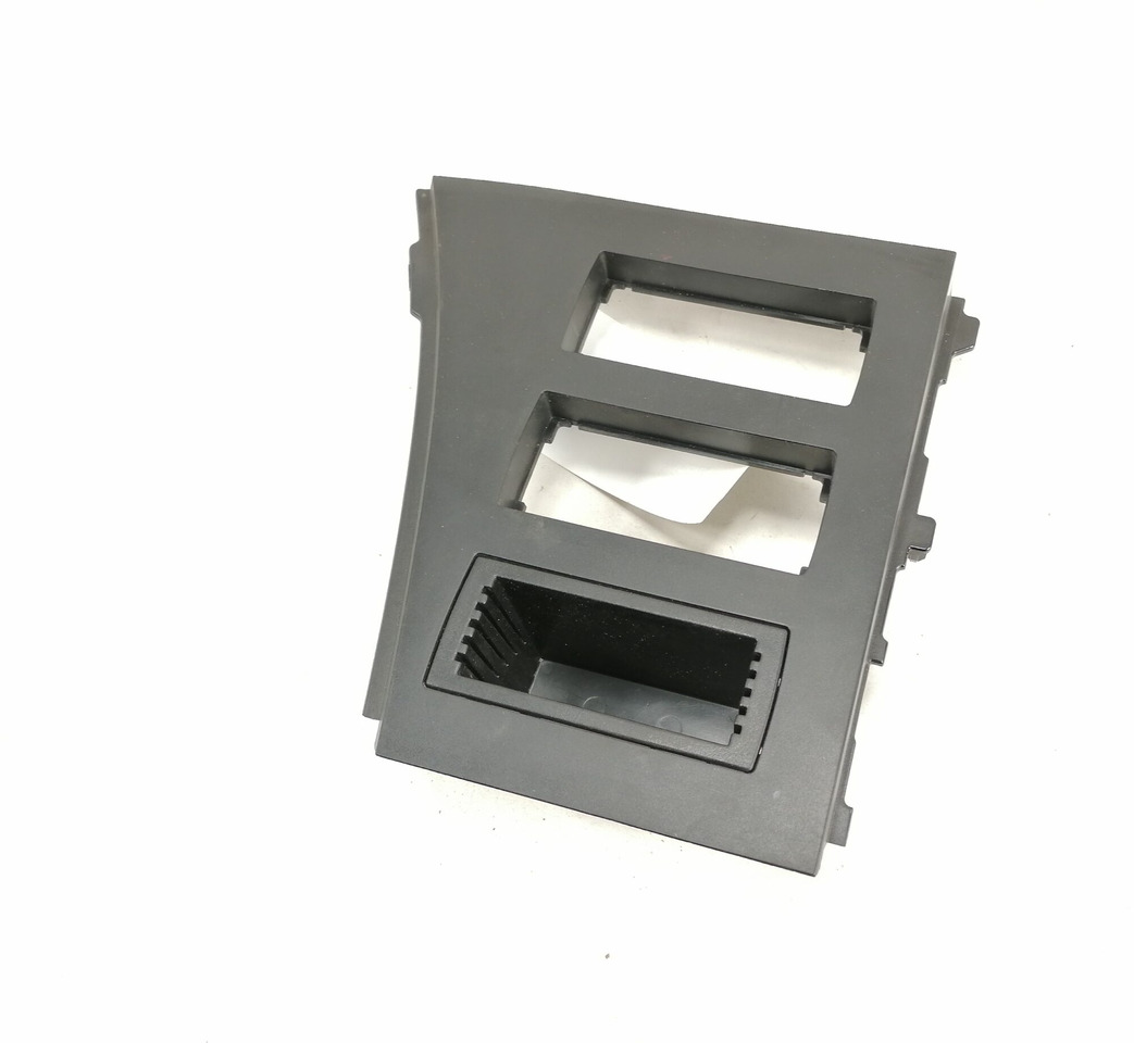 Mercedes-Benz Salongi plastik A9606802607 - Универзален дел за Камион: слика 1 Mercedes-Benz Salongi plastik A9606802607 - Универзален дел за Камион: слика 1