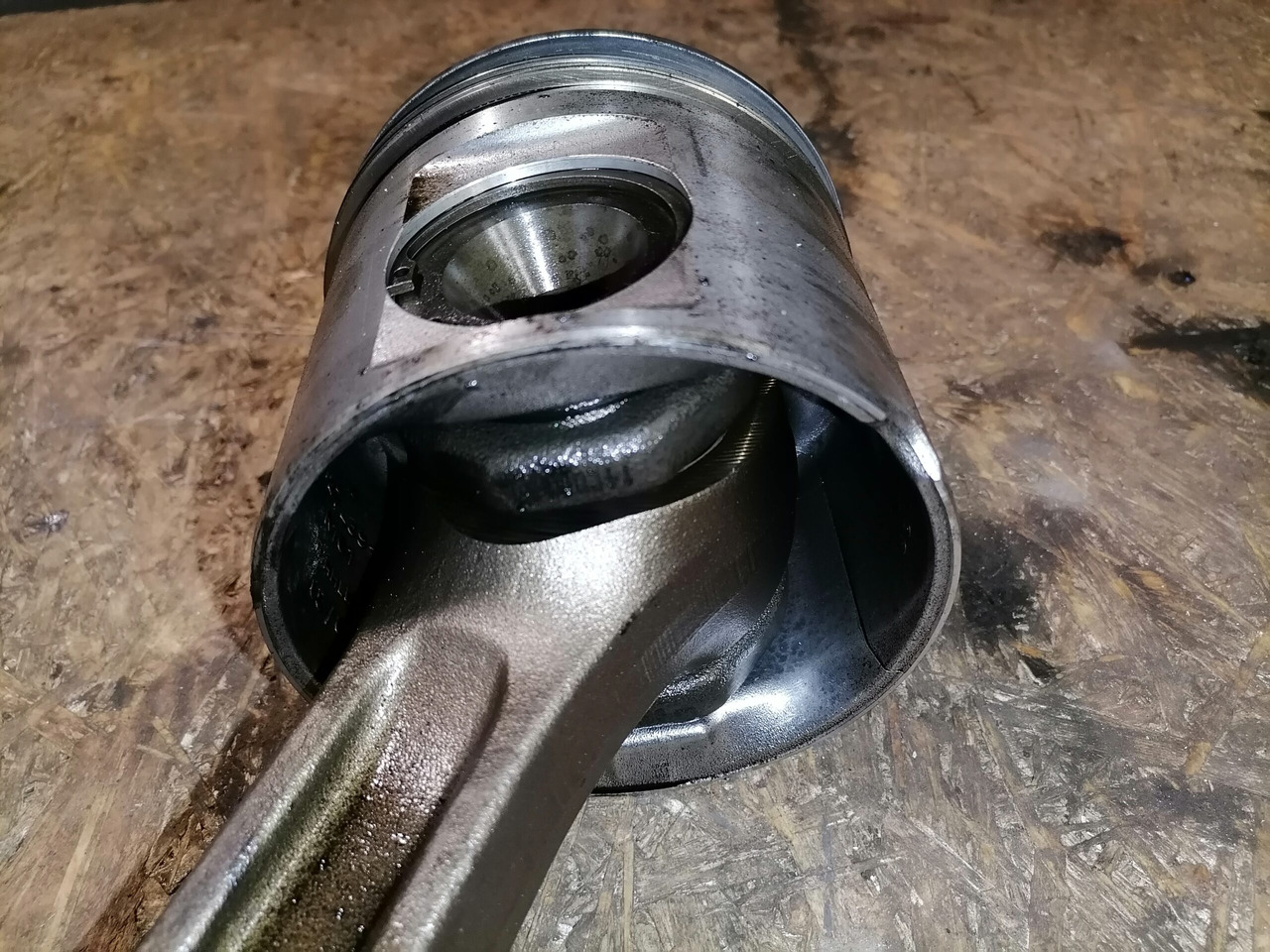 Scania Connecting rod + piston 1798596 - Клипови/ Прстени/ Изолациони чаури за Камион: слика 4 Scania Connecting rod + piston 1798596 - Клипови/ Прстени/ Изолациони чаури за Камион: слика 4