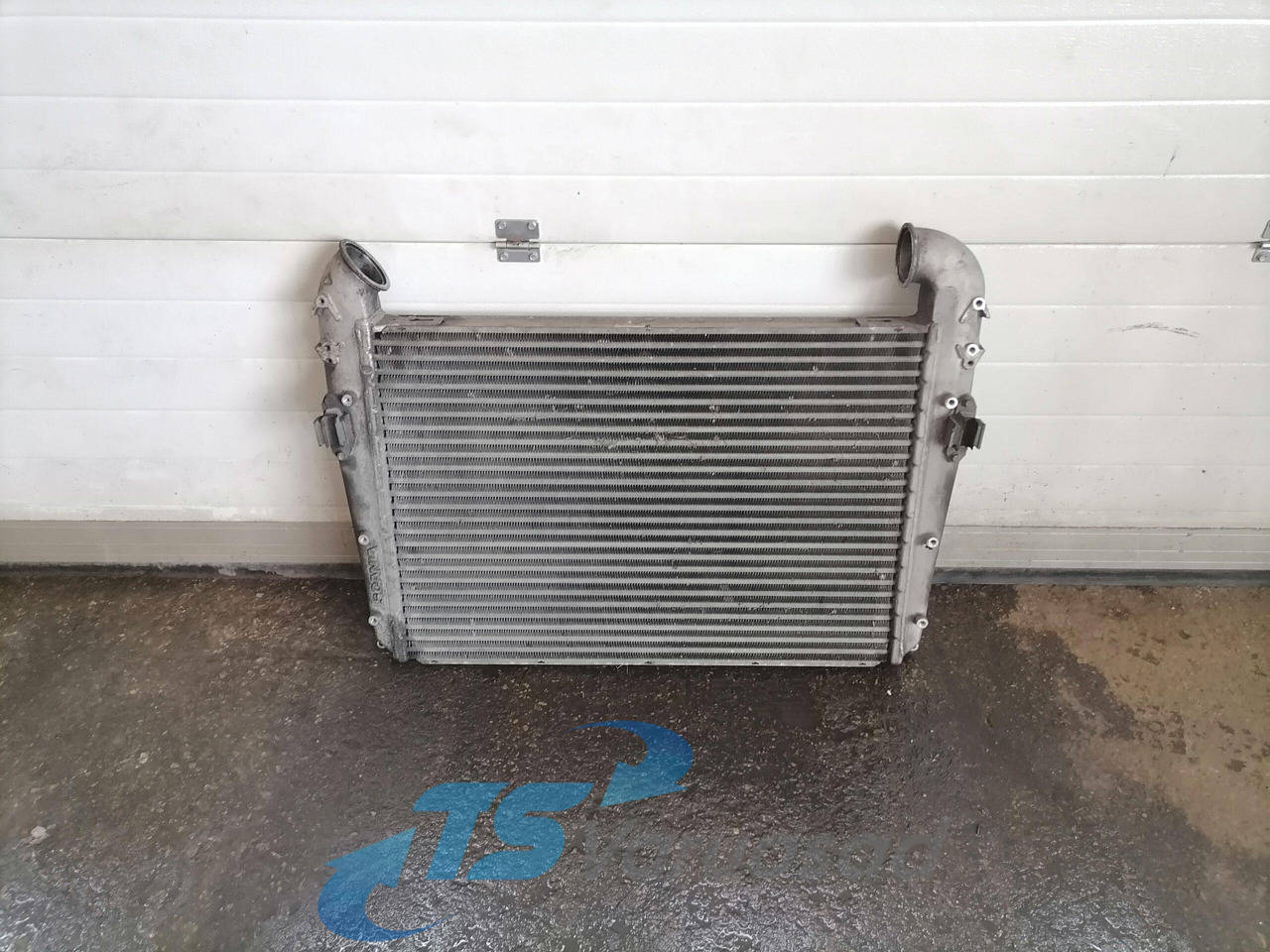 Scania Intercooler radiator 1400937 - Интеркулер за Камион: слика 1 Scania Intercooler radiator 1400937 - Интеркулер за Камион: слика 1