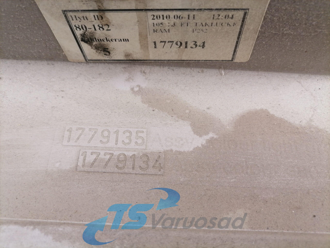 Scania Katuseluugi kate 1779134 - Универзален дел за Камион: слика 4 Scania Katuseluugi kate 1779134 - Универзален дел за Камион: слика 4