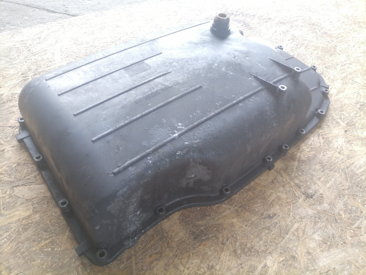 Scania Oil sump 2023780 - Картер за масло за Камион: слика 4 Scania Oil sump 2023780 - Картер за масло за Камион: слика 4