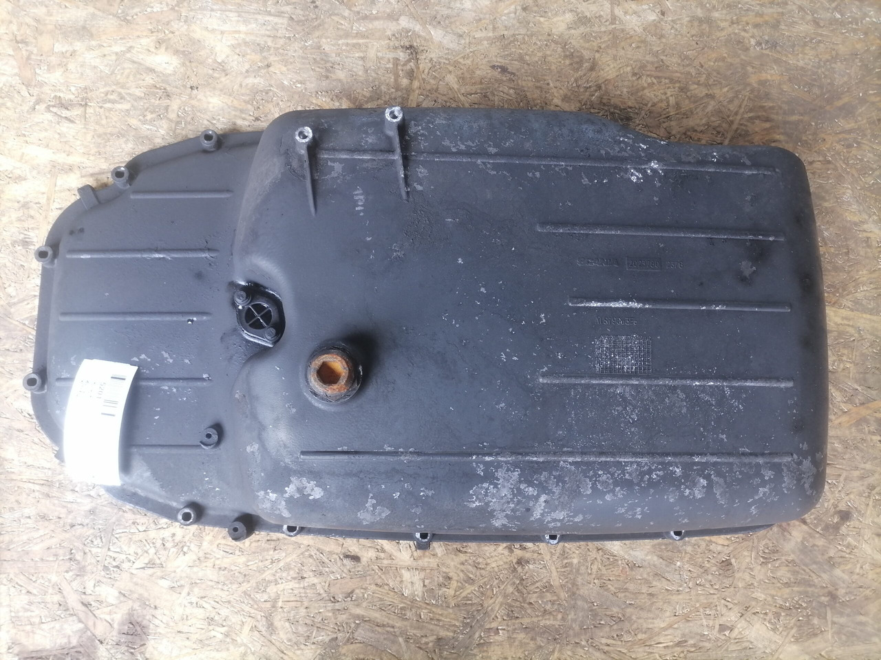 Scania Oil sump 2023780 - Картер за масло за Камион: слика 2 Scania Oil sump 2023780 - Картер за масло за Камион: слика 2