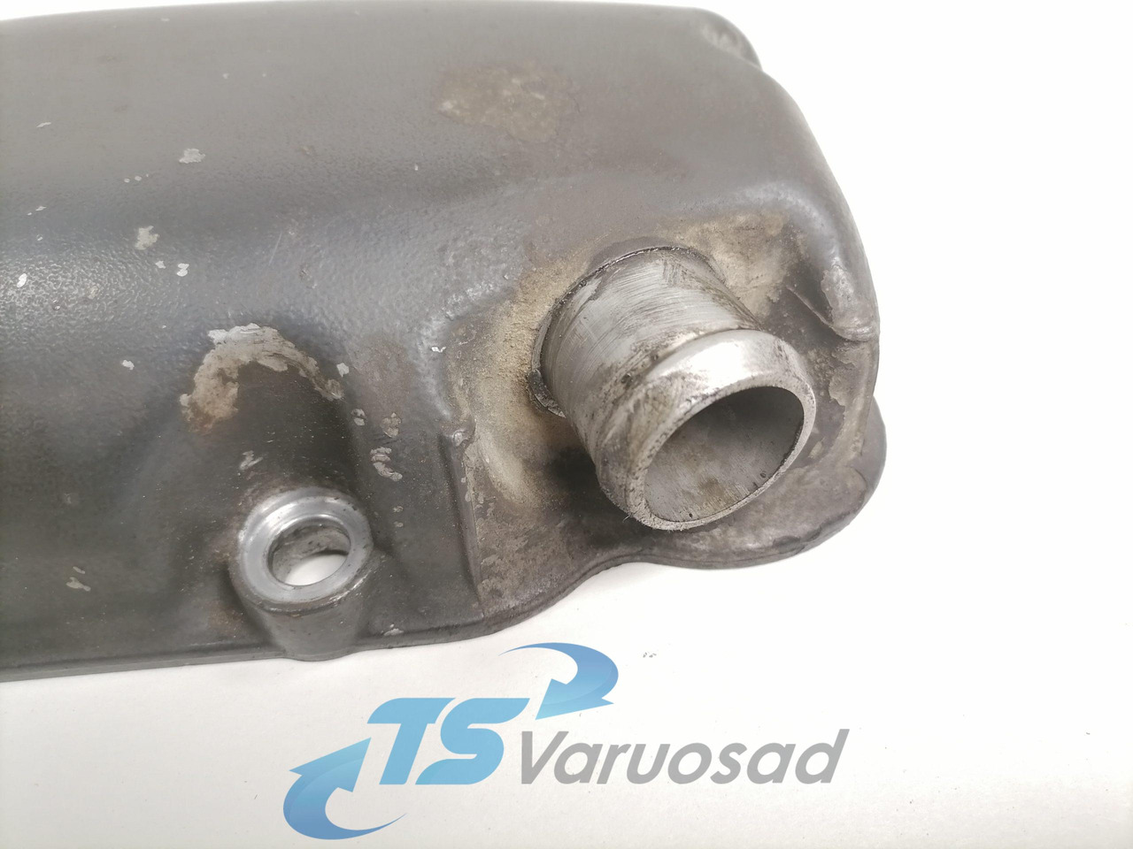 Scania Valve cover 1725068 - Глава на цилиндар за Камион: слика 2 Scania Valve cover 1725068 - Глава на цилиндар за Камион: слика 2