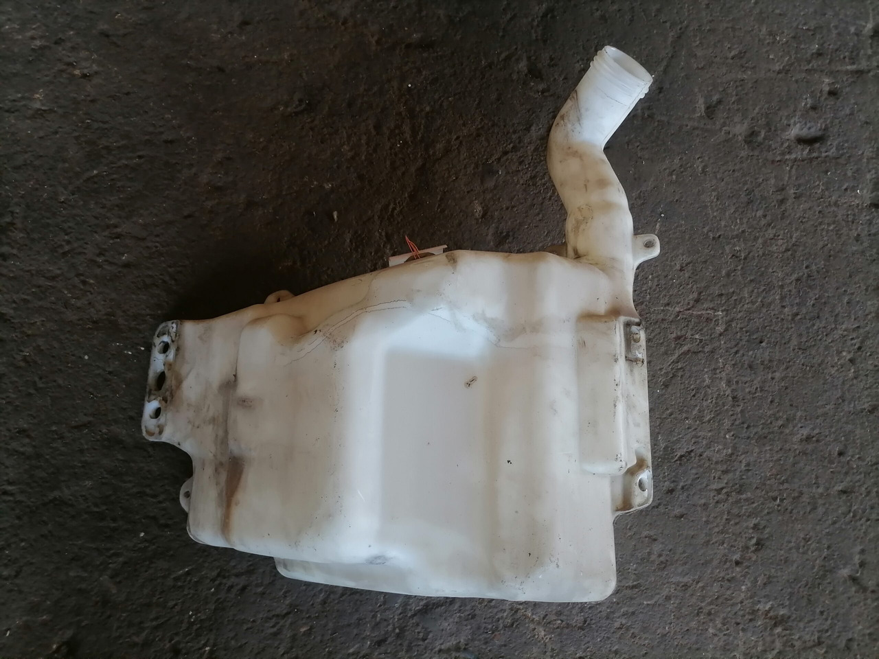 Scania Windscreen washer fluid tank 1854255 - Бришач за Камион: слика 4 Scania Windscreen washer fluid tank 1854255 - Бришач за Камион: слика 4