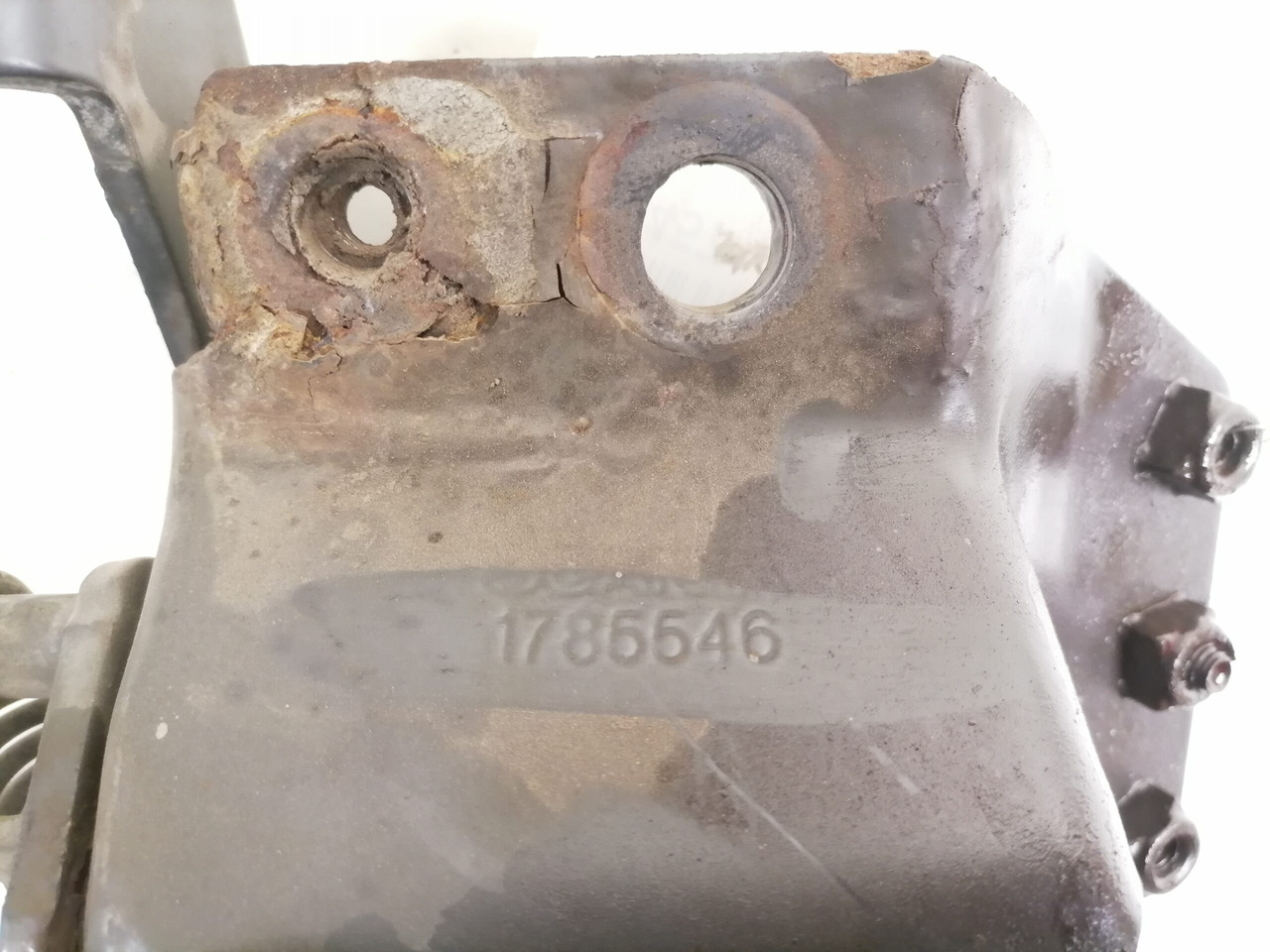 Scania lower grille carrier hinge 1785546 - Решетка за Камион: слика 3 Scania lower grille carrier hinge 1785546 - Решетка за Камион: слика 3