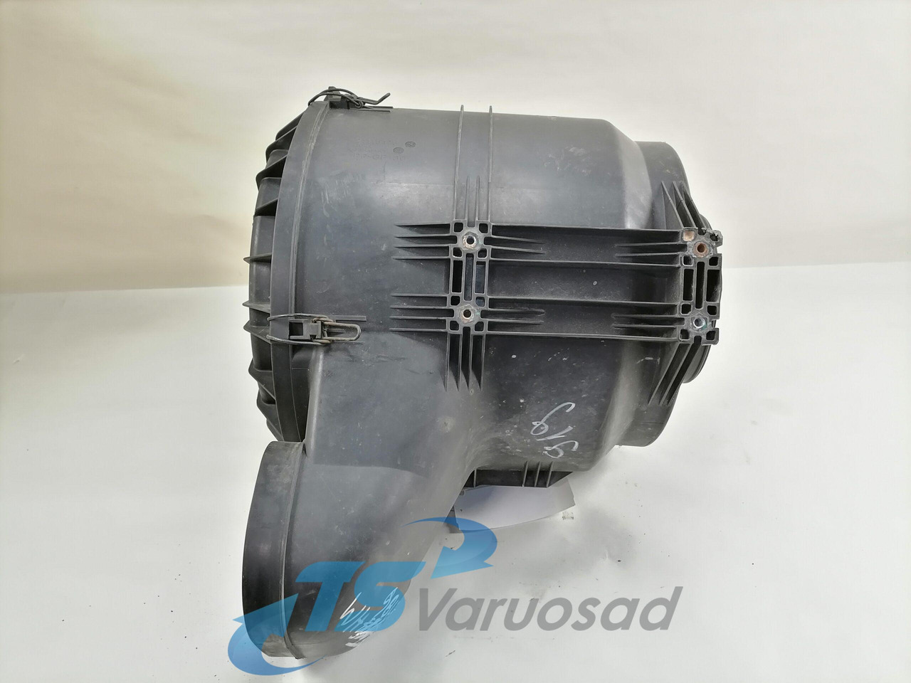 Volvo Air filter housing 21115476 - Систем за внесување на воздух за Камион: слика 3 Volvo Air filter housing 21115476 - Систем за внесување на воздух за Камион: слика 3