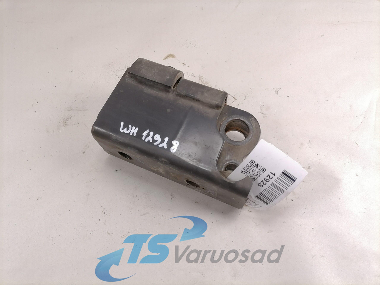Volvo Bumper bracket 84157282 - Браник за Камион: слика 2 Volvo Bumper bracket 84157282 - Браник за Камион: слика 2