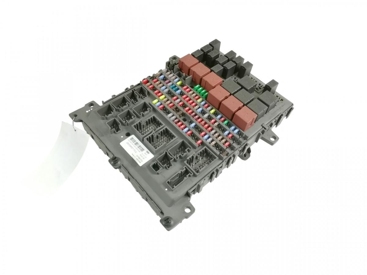 Volvo Central electric unit 22009557 - Осигурач за Камион: слика 1 Volvo Central electric unit 22009557 - Осигурач за Камион: слика 1