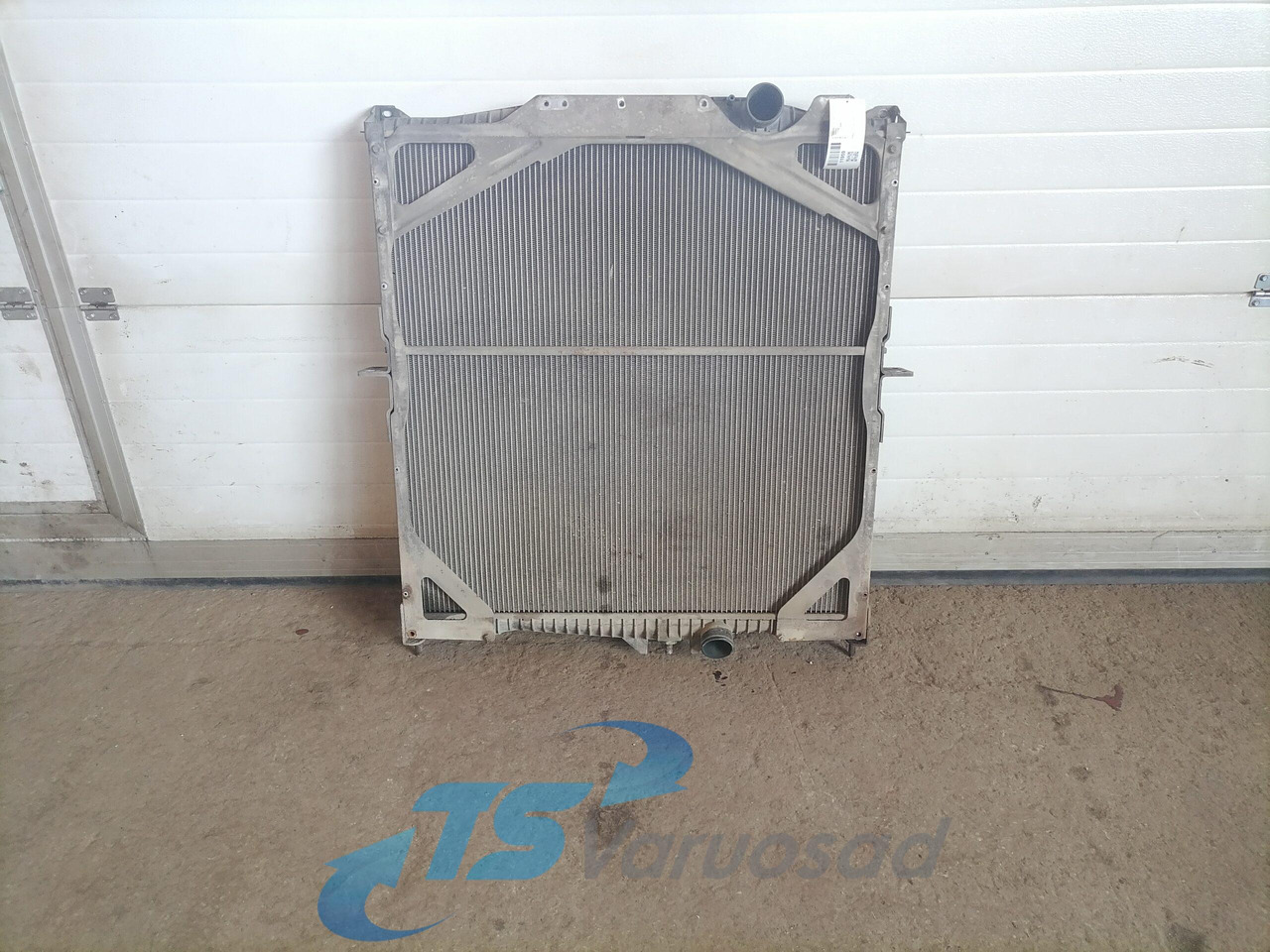 Volvo Cooling radiator 20722440 - Радијатор за Камион: слика 1 Volvo Cooling radiator 20722440 - Радијатор за Камион: слика 1