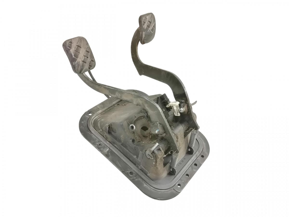 Volvo Siduri + piduri pedaalid 5010640219 - Систем за гориво за Камион: слика 1 Volvo Siduri + piduri pedaalid 5010640219 - Систем за гориво за Камион: слика 1