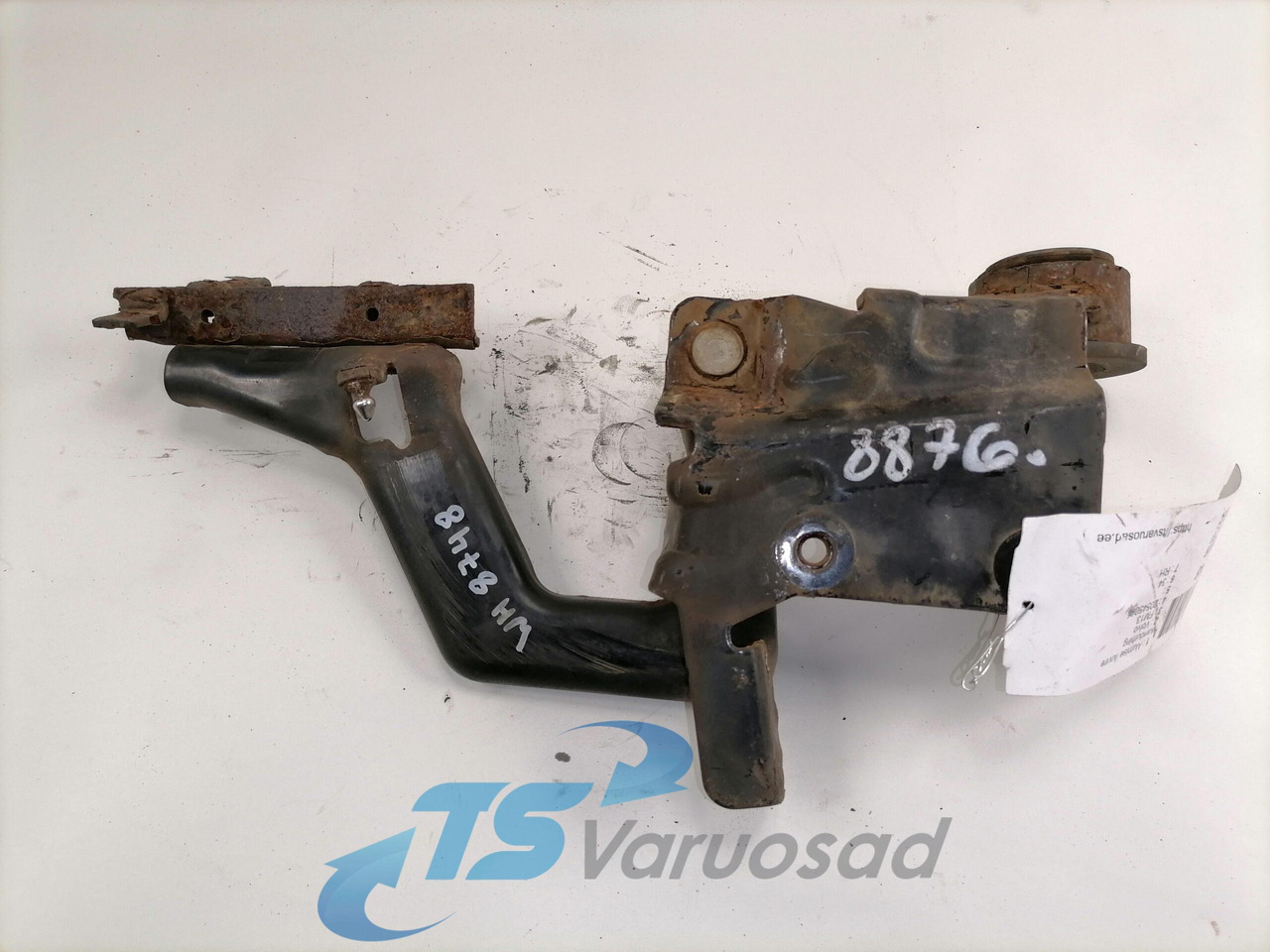Volvo lower grille carrier hinge 20545095 - Решетка за Камион: слика 4 Volvo lower grille carrier hinge 20545095 - Решетка за Камион: слика 4