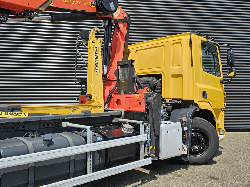 DAF CF 330 6x2-4 / PALFINGER CRANE + HOOKLIFT - Камион со кука за подигање, Камион со кран: слика 4 DAF CF 330 6x2-4 / PALFINGER CRANE + HOOKLIFT - Камион со кука за подигање, Камион со кран: слика 4