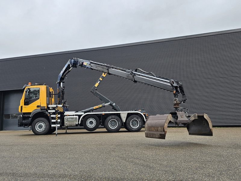 Iveco TRAKKER 380 8X6 / EURO 6 / CRANE + HOOKLIFT - Камион со кука за подигање, Камион со кран: слика 4 Iveco TRAKKER 380 8X6 / EURO 6 / CRANE + HOOKLIFT - Камион со кука за подигање, Камион со кран: слика 4