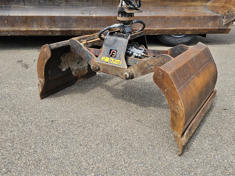 Tatra 6X6 / T158/II / 2 SIDE TIPPER - HMF Z CRANE - Кипер, Камион со кран: слика 5 Tatra 6X6 / T158/II / 2 SIDE TIPPER - HMF Z CRANE - Кипер, Камион со кран: слика 5