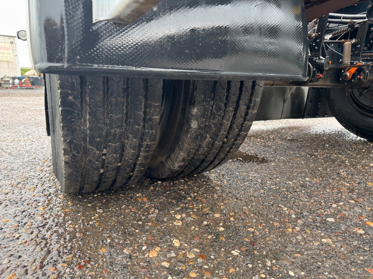 Роло/ Подизач приколка Hüffermann 2 Achs Abrollanhänger mit Schlitten: слика 12 Роло/ Подизач приколка Hüffermann 2 Achs Abrollanhänger mit Schlitten: слика 12